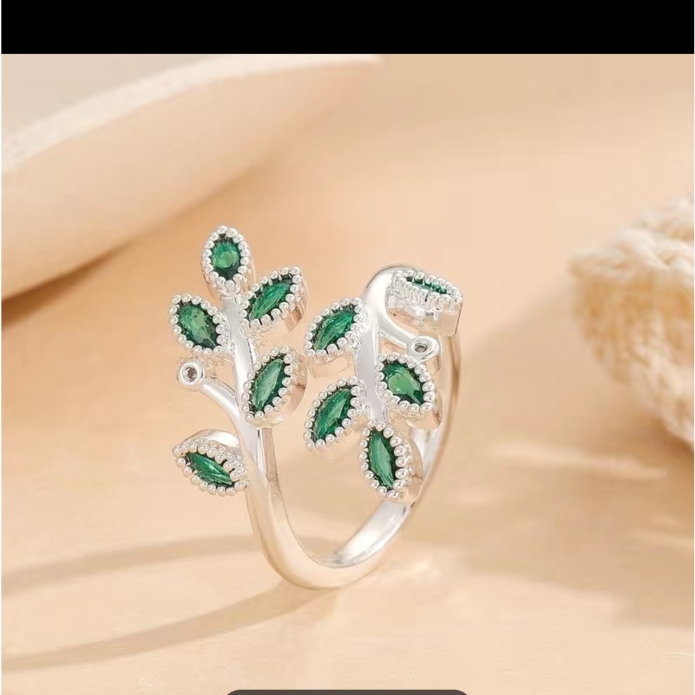 New Emerald Leaf Pattern Wrap Ring - image 2